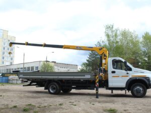 Автомобиль бортовой с кму XCMG SQS 68-04 на базе ГАЗ С41R33 - фото 2.