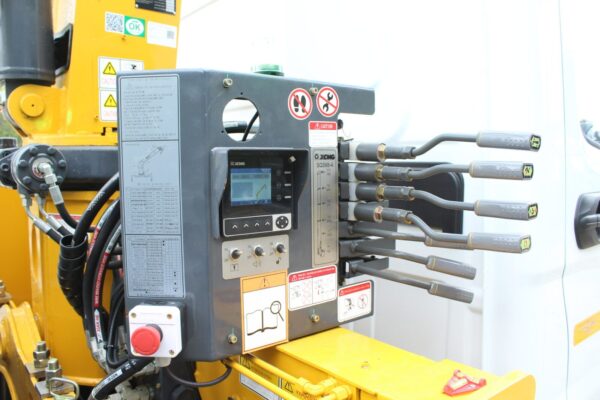 Автомобиль бортовой с кму XCMG SQS 68-04 на базе ГАЗ С41R33 - фото 4. Автомобиль бортовой с кму XCMG SQS 68-04 на базе ГАЗ С41R33 - фото 4.